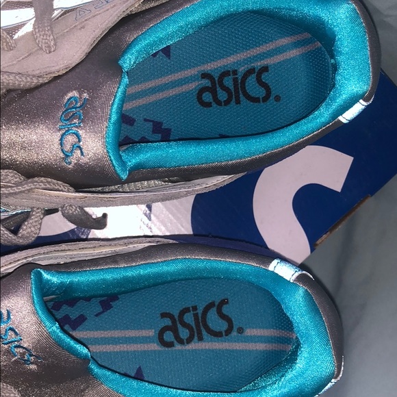 ASICS - Picture 4 of 4